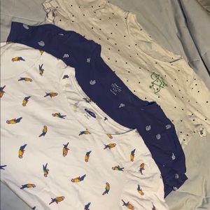 3 old navy tees